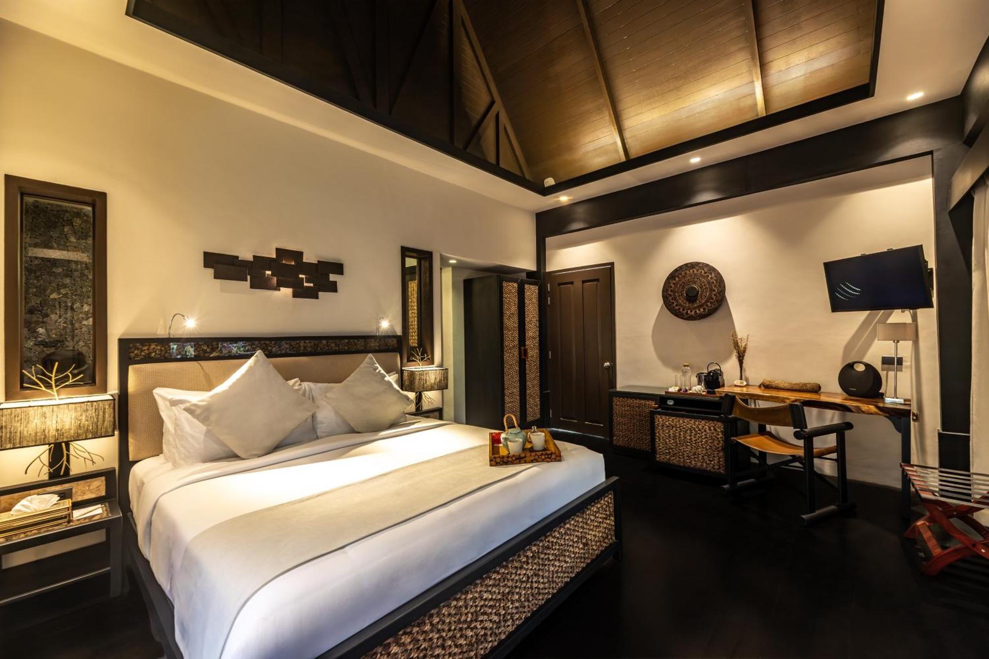 Lagoon Villa Roundtrip Lio Airport Transfers